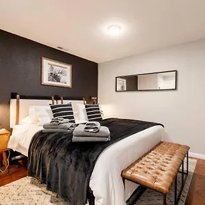  Guest house Adorable 2-bedroom Modern Basement United States