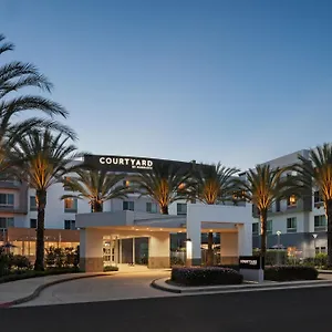 *** Hotel Courtyard Long Airport United States